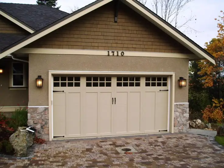 Home with stuck garage door needing professional garage door repair in Tallahassee